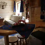 Pod Zielonym Lasem Chalet *
